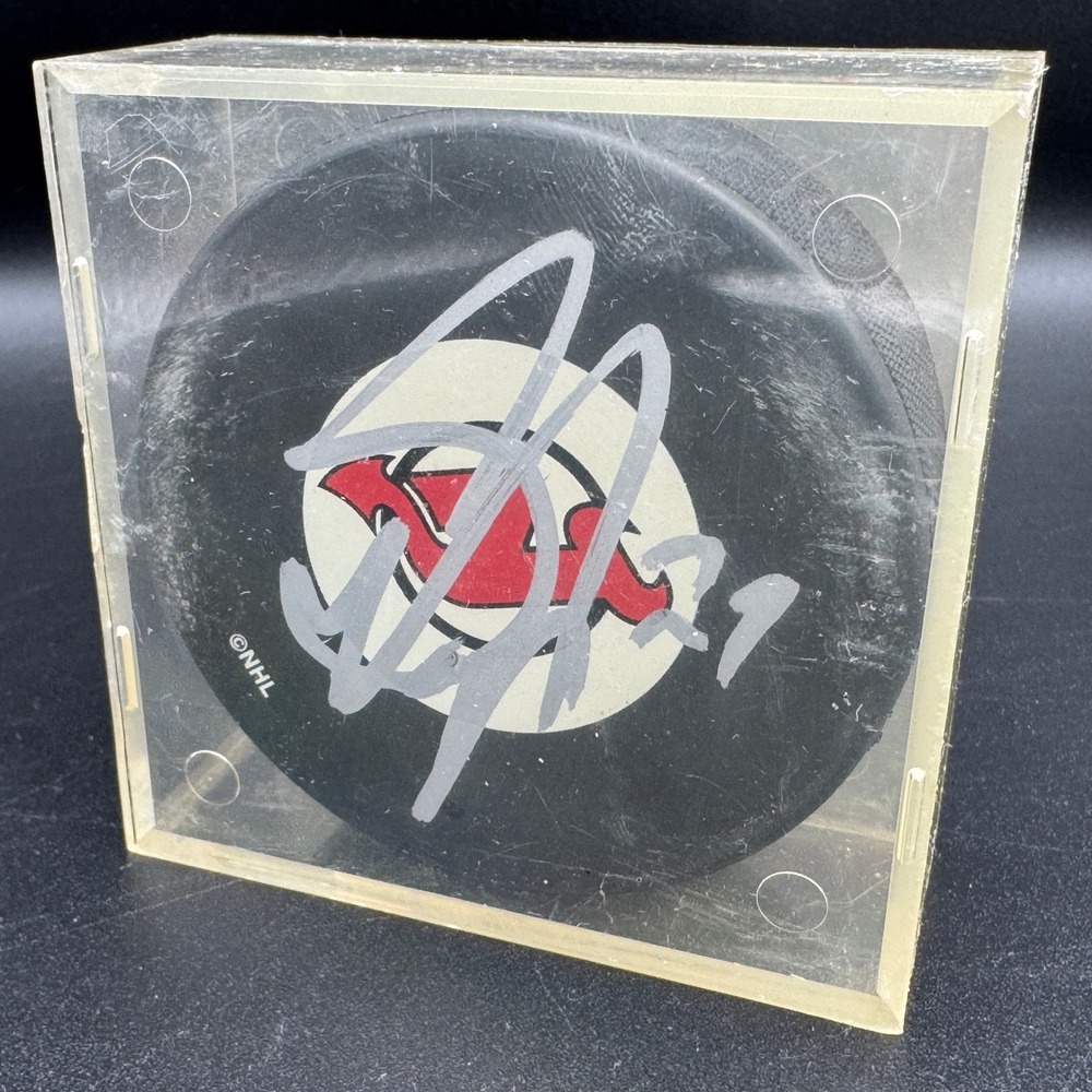 New Jersey Devils Scott Niedermayer Signed Autographed NHL Hockey Puck with Case